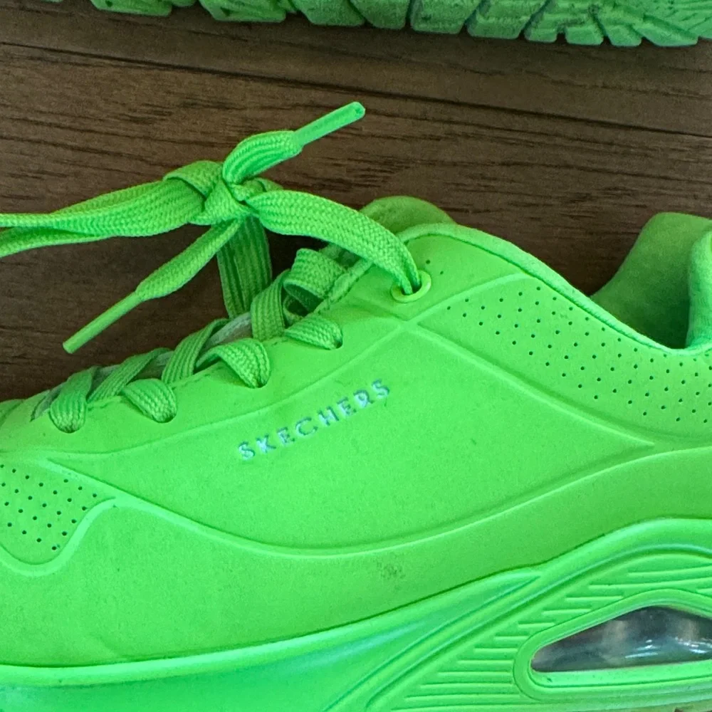 Skechers bold neon